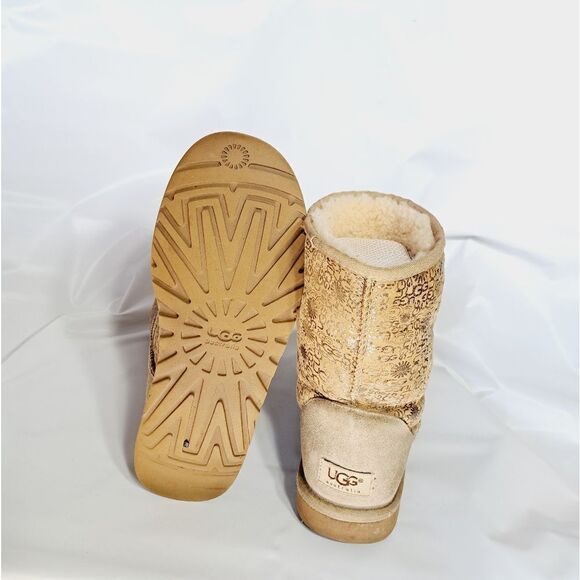 UGG   - Picture 15 of 15